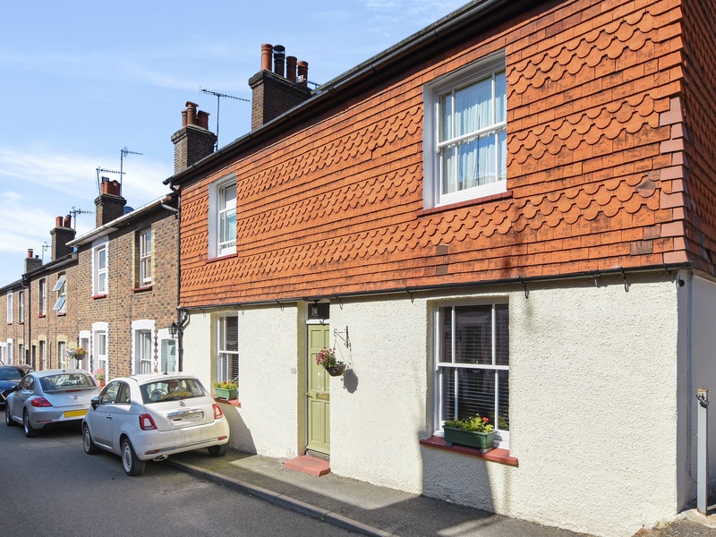 3 bed House - Semi For Sale in Dorking, Surrey