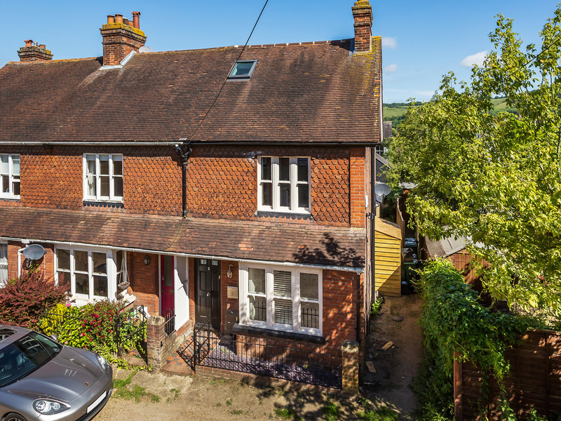 3 Bed House End Terrace To Rent in Reigate