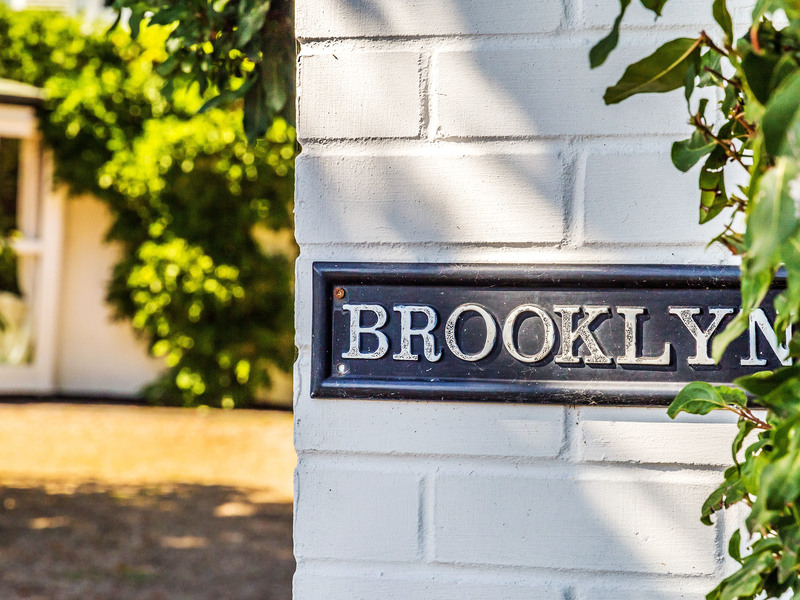 5 bed House - Detached For Sale in Redhill, Surrey - 2