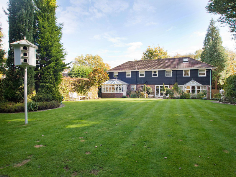 5 bed House - Detached For Sale in Kingswood, Surrey - 3