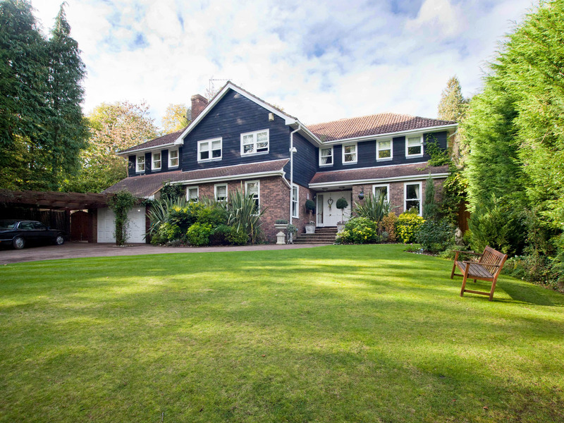 5 bed House - Detached For Sale in Kingswood, Surrey - 2