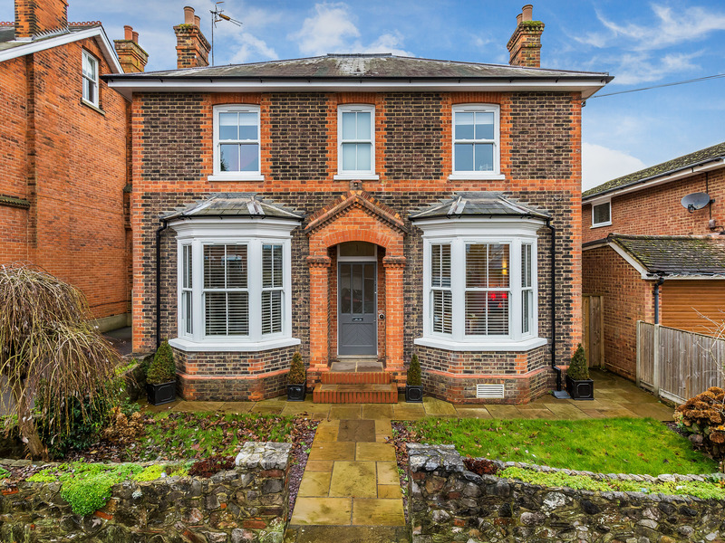 4 bed House - Detached For Sale in Redhill, Surrey