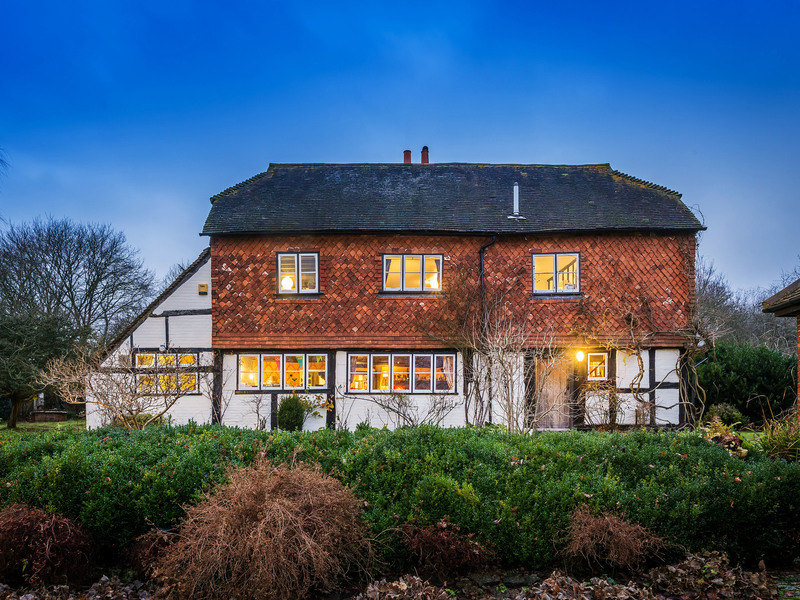 4 Bed House Detached For Sale in Charlwood