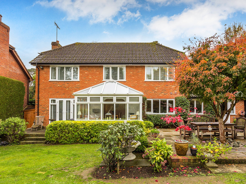 4 Bed House Detached For Sale in Ashtead