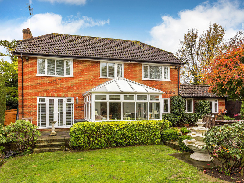 4 Bed House Detached For Sale in Ashtead