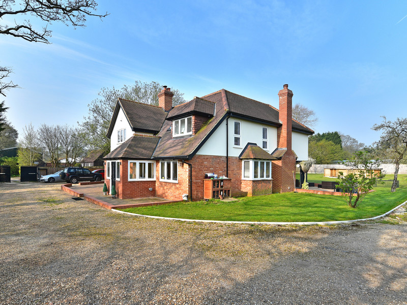4 Bed House Detached For Sale in Horsham