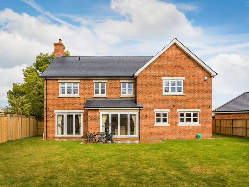 5 bed House - Detached For Sale in Horley, Surrey