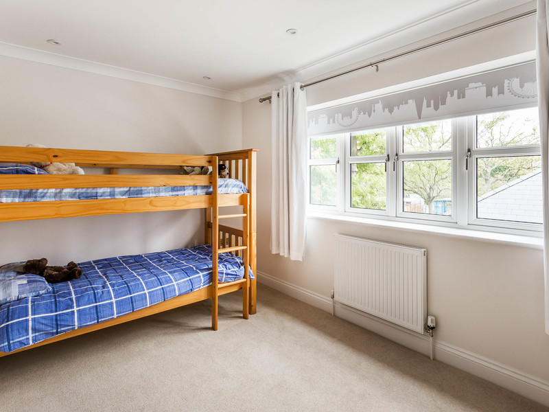 5 bed House - Detached For Sale in Horley, Surrey - 2