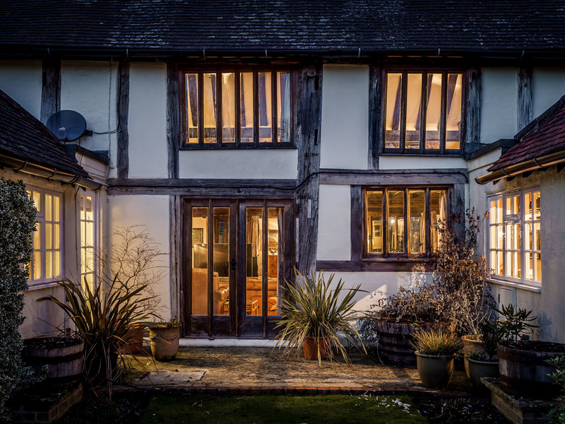 5 bed House - Detached For Sale in Horsham, West Sussex - 2