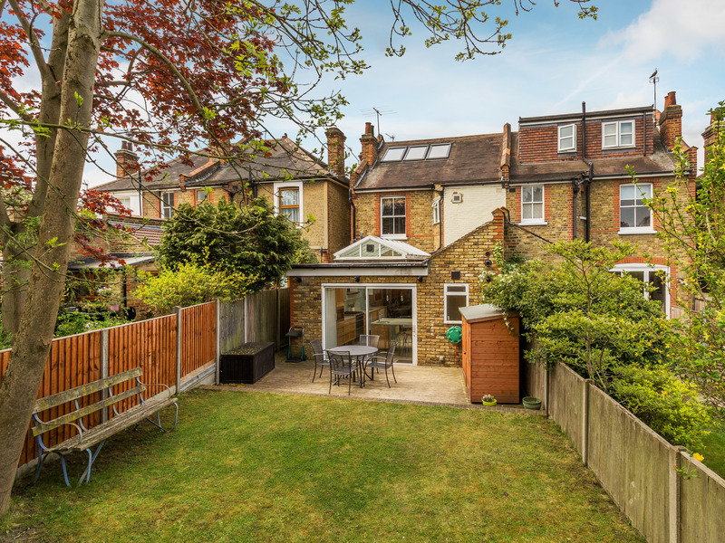 4 Bed House Semi For Sale in New Malden