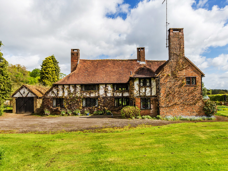 4 bed House - Detached For Sale in Horley, Surrey - 3