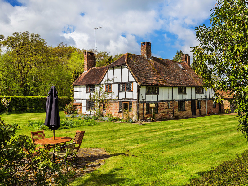 4 bed House - Detached For Sale in Horley, Surrey - 2