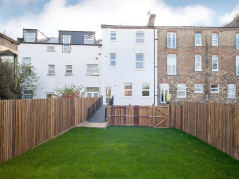 4 bed House - End Terrace For Sale in Croydon, Surrey