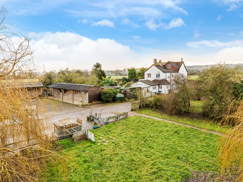 4 bed House - Semi For Sale in Horley, Surrey - 2