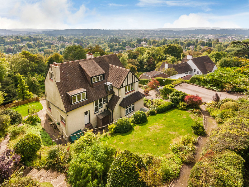 6 Bed House Detached For Sale in Reigate