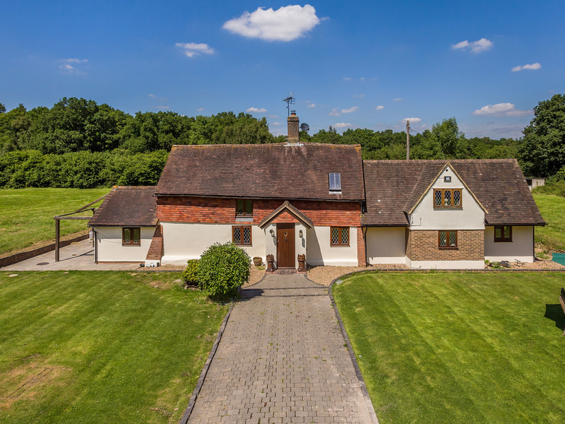 4 Bed House Detached For Sale in Lingfield