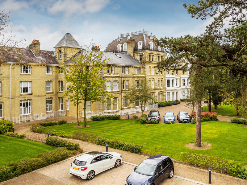 2 bed Apartment For Sale in Teddington, Middlesex