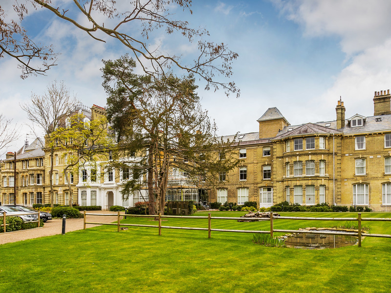 2 bed Apartment For Sale in Teddington, Middlesex - 2