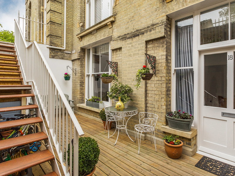 2 bed Apartment For Sale in Teddington, Middlesex - 3