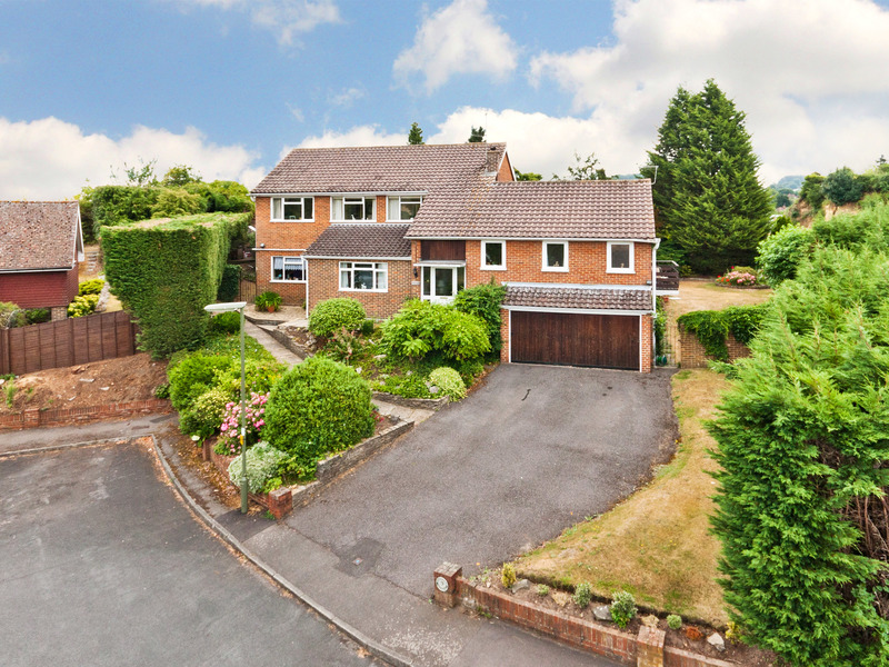 5 bed House - Detached For Sale in Dorking, Surrey - 2