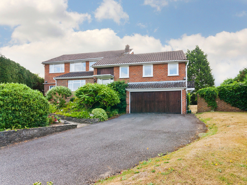 5 bed House - Detached For Sale in Dorking, Surrey - 3