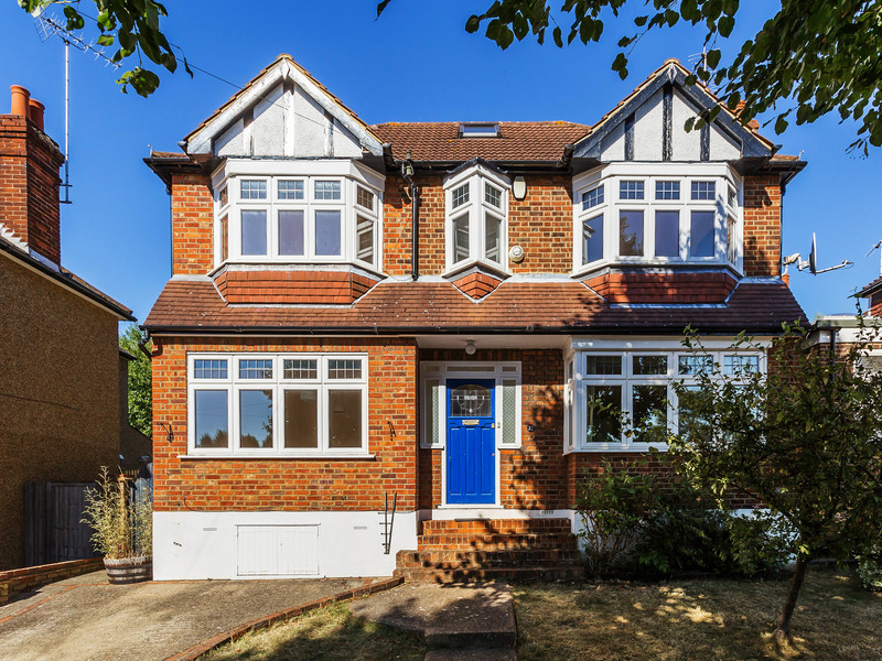 4 Bed House Detached For Sale in Worcester Park