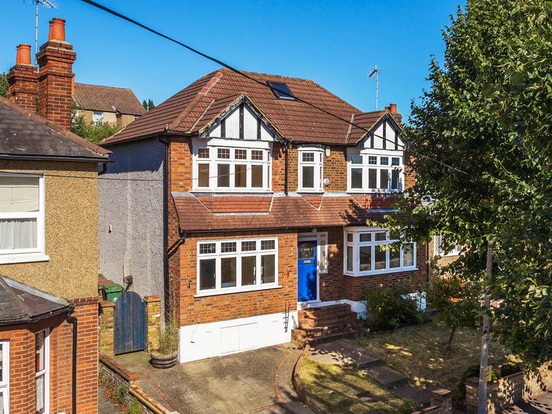 4 Bed House Detached For Sale in Worcester Park