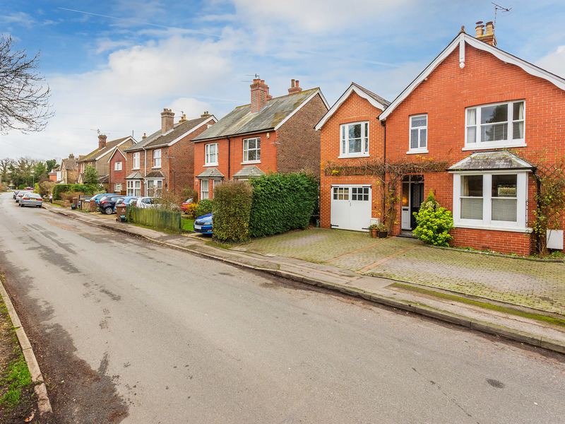 4 bed House - Detached For Sale in Horley, Surrey - 3