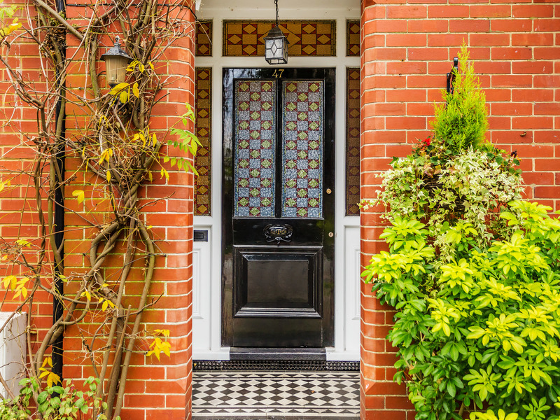 4 bed House - Detached For Sale in Horley, Surrey - 2