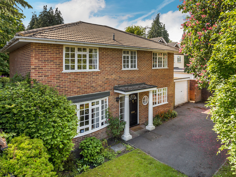 4 bed House - Detached For Sale in Woking, Surrey - 2