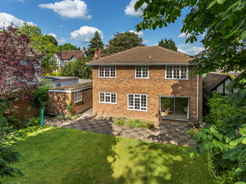 4 bed House - Detached For Sale in Woking, Surrey