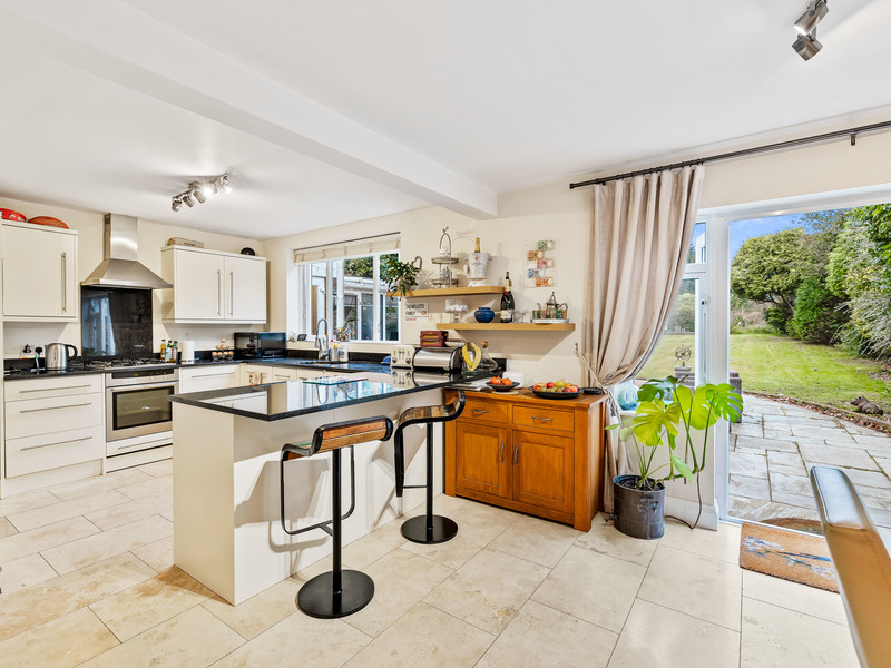 4 bed House - Detached For Sale in Warlingham, Surrey