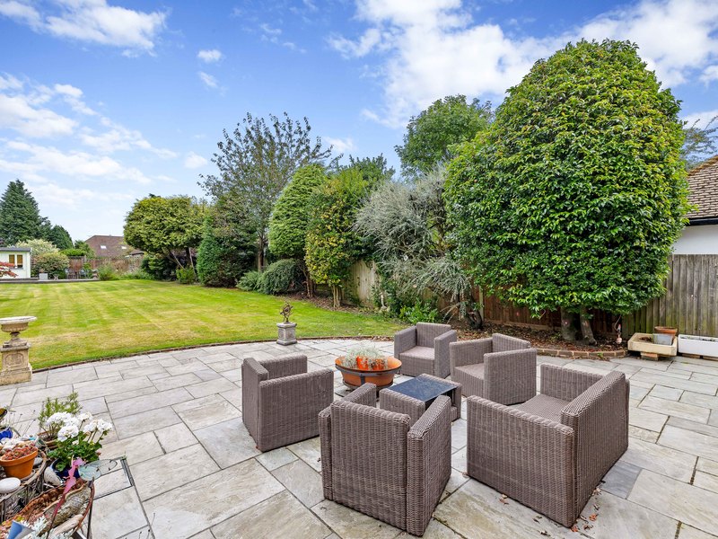 4 bed House - Detached For Sale in Warlingham, Surrey - 2