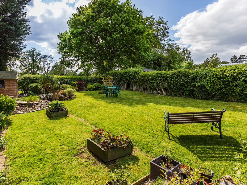 5 bed House - Detached For Sale in Tadworth, Surrey