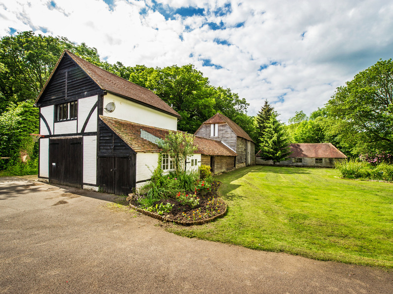 4 Bed House Detached For Sale in Horley