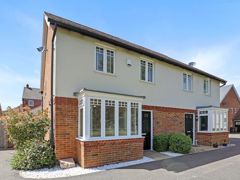 3 bed House - Semi For Sale in Horley, Surrey