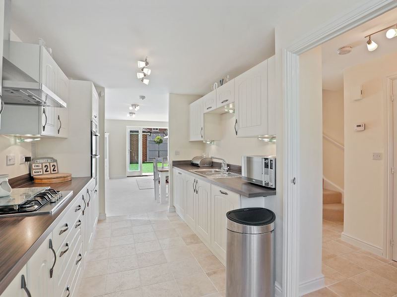 3 bed House - Semi For Sale in Horley, Surrey - 3