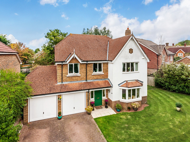 5 bed House - Detached For Sale in Caterham, Surrey