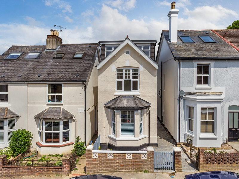 4 bed House - Detached For Sale in Reigate, Surrey
