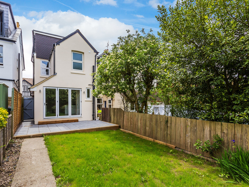 4 bed House - Detached For Sale in Reigate, Surrey - 3