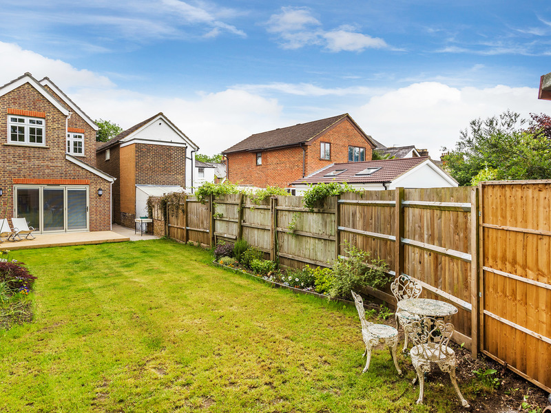 3 Bed House Detached For Sale in Reigate