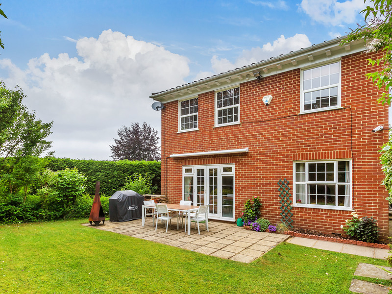 4 bed House - Detached For Sale in Purley, Surrey - 2