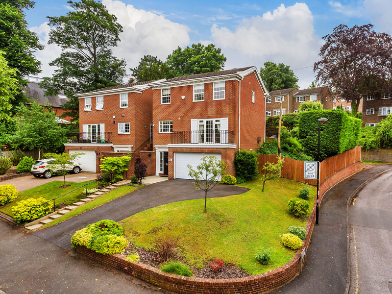 4 bed House - Detached For Sale in Purley, Surrey