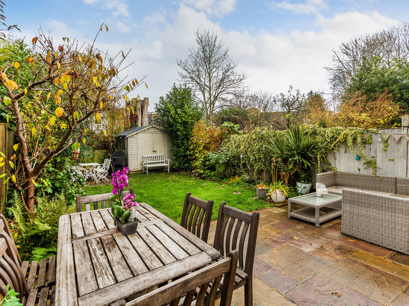 4 bed House - End Terrace For Sale in Reigate, Surrey - 3