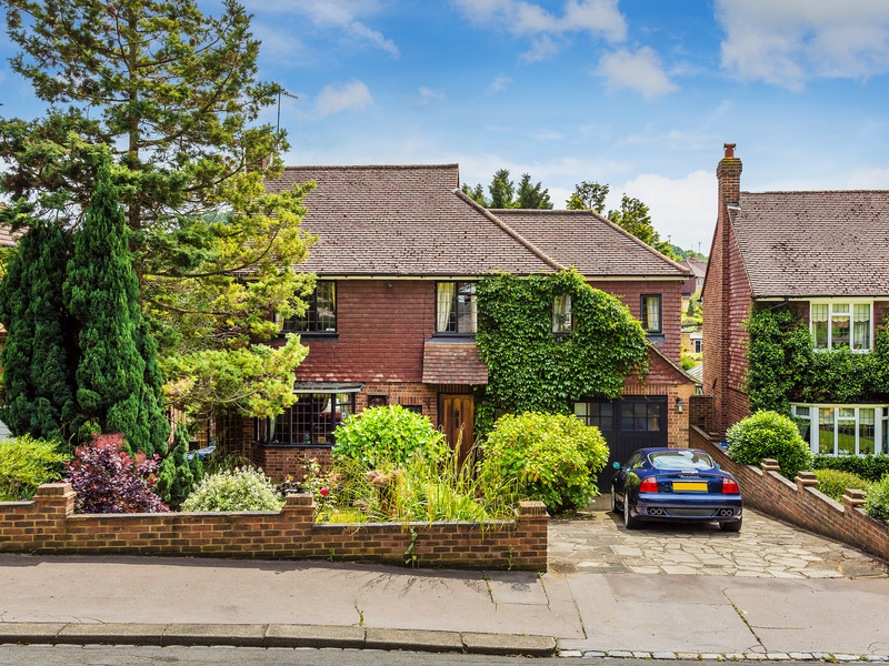 4 bed House - Detached For Sale in South Croydon, Surrey - 2