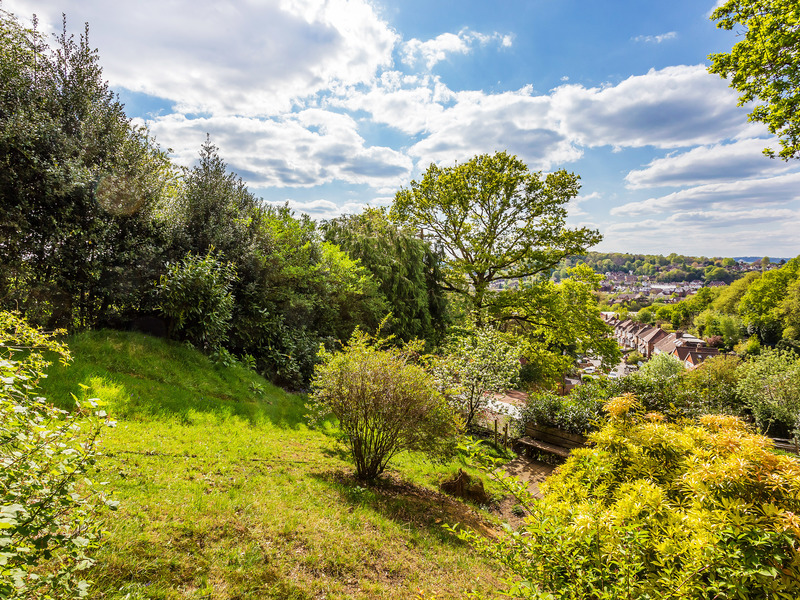 4 bed House - Detached For Sale in Redhill, Surrey - 3