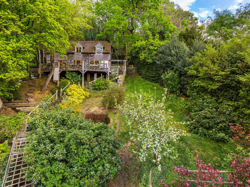 4 bed House - Detached For Sale in Redhill, Surrey