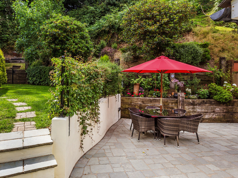 3 bed Cottage For Sale in Betchworth, Surrey - 2