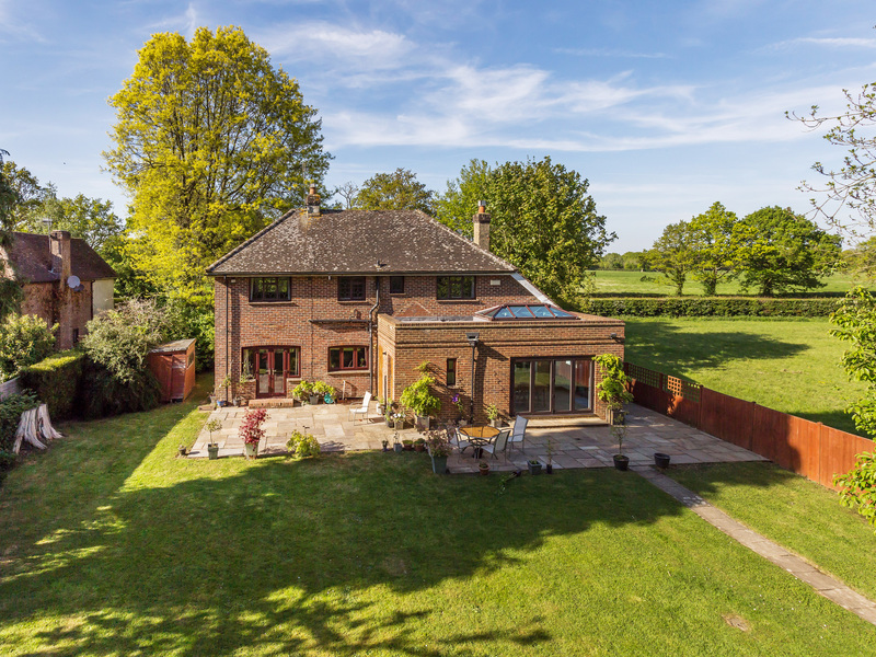 3 Bed House Detached For Sale in Charlwood