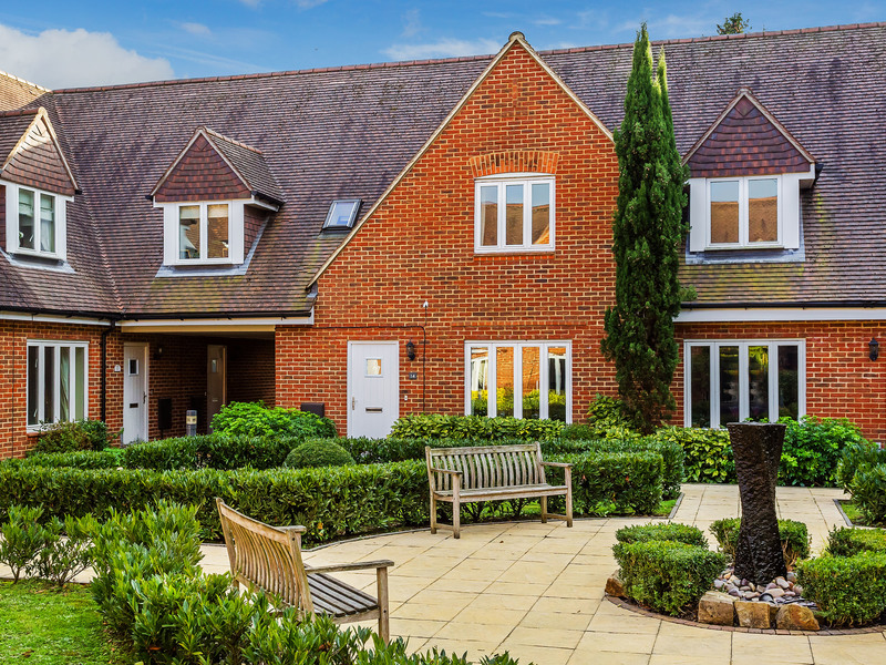 3 bed House - End Terrace For Sale in Reigate, Surrey - 3